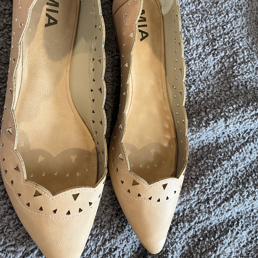 Mia pointed toe flats
